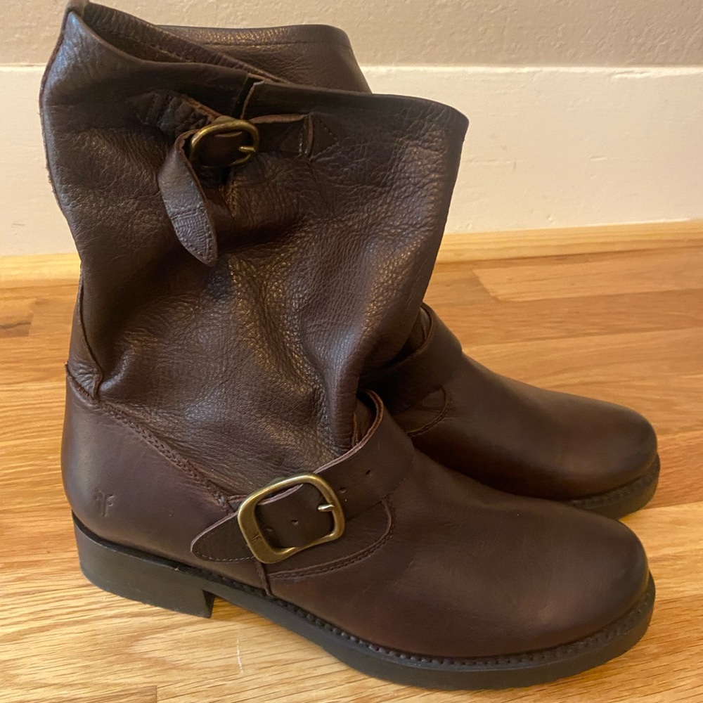 Frye Veronica mid calf moto boot. NEW